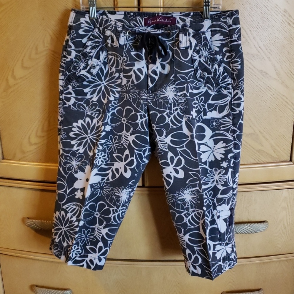 Gloria Vanderbilt capri pants